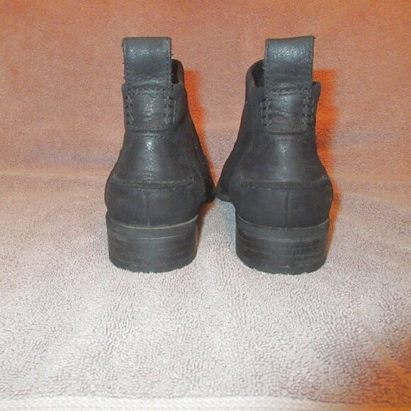 UGG Aureo II Suede Ankle Boots Size 7 Waterproof Side Zip Comfort Heel Black - Picture 10 of 11